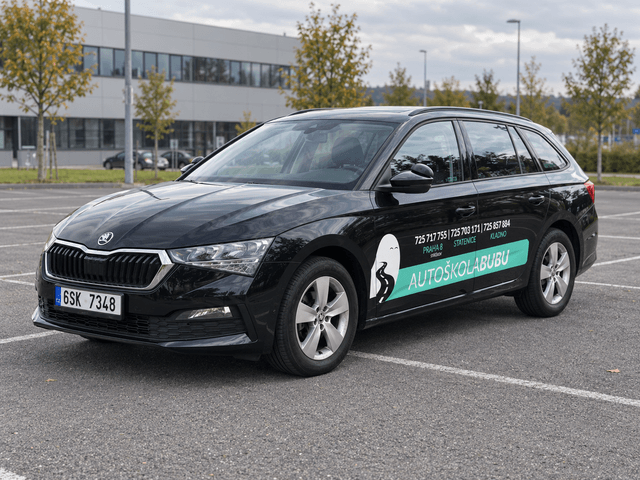 Černá Škoda Scala Autoškoly BuBu pro automat